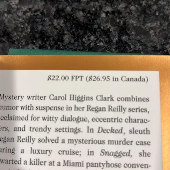 (2) novels by Carol Higgins Clark - Picture 13 of 13